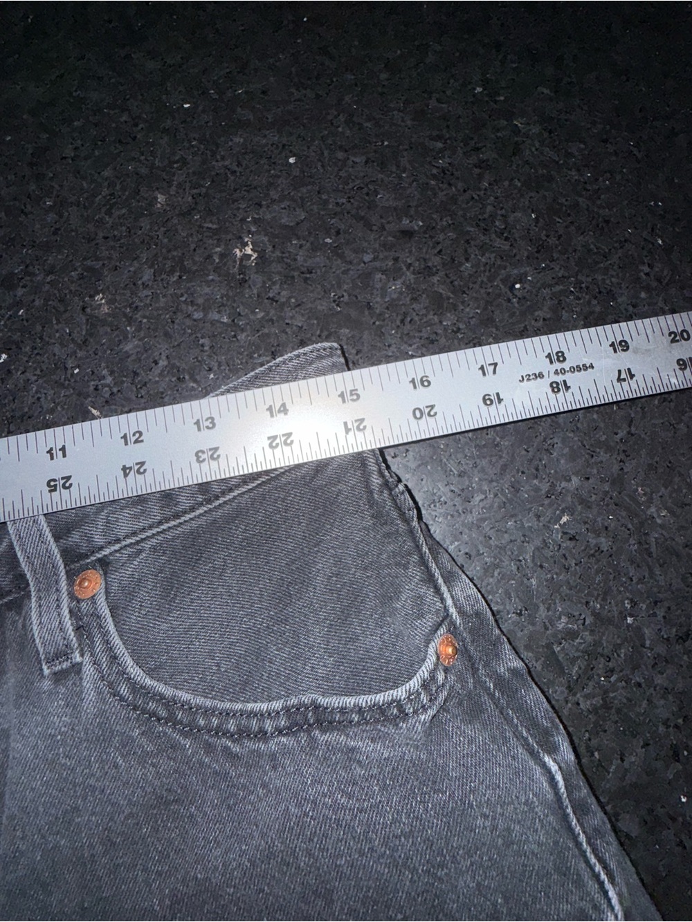 Levi's Faded Black Grey High-Rise Denim Cutoff Buttonfly Shorts SZ 28 - Picture 9 of 11